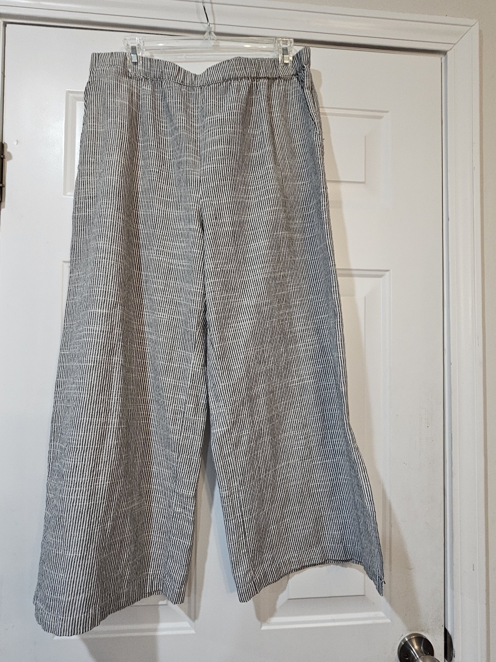 Fresh Produce Black and White Striped Wide-Leg Capris Size Large {Bx25}